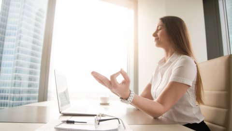 Masabaşında Yin Yoga: Stresi Azaltın ve Verimliliğinizi Artırın